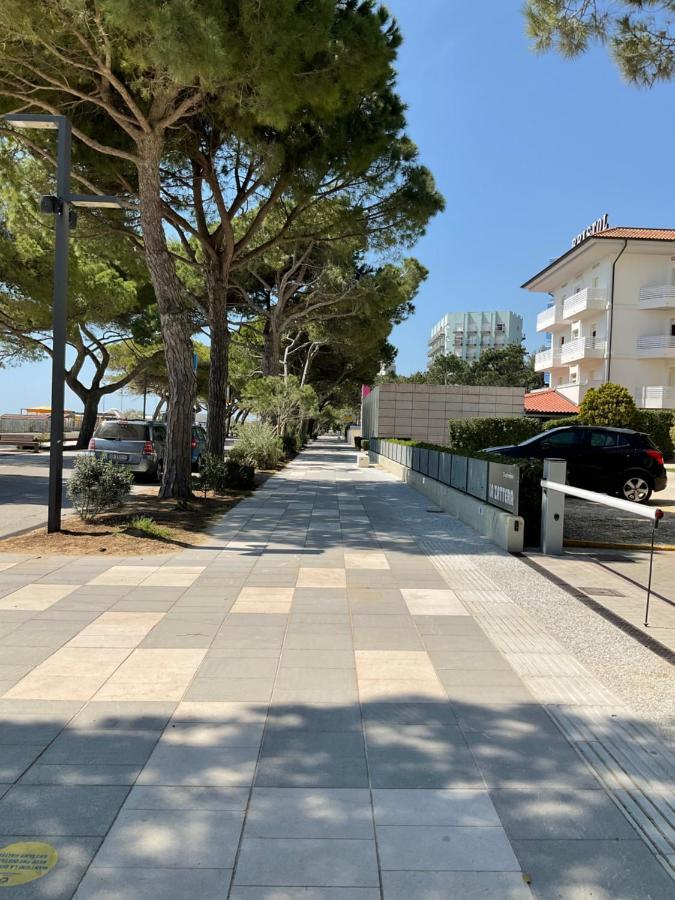 Beach Front Apartment Sabbiadoro Lignano Sabbiadoro Bagian luar foto