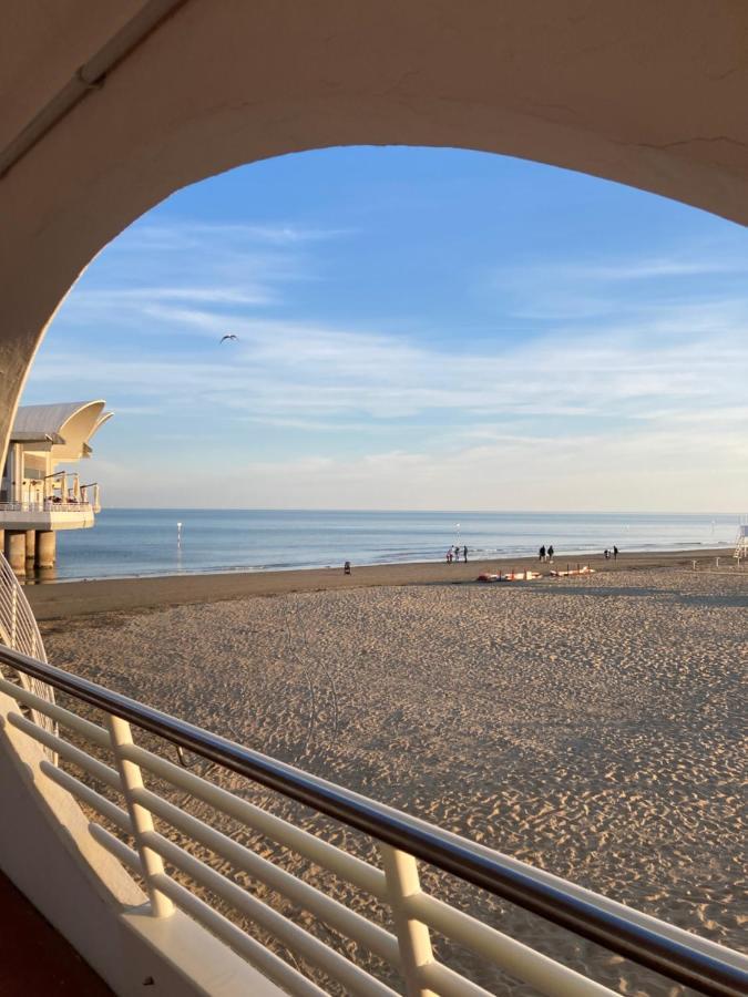 Beach Front Apartment Sabbiadoro Lignano Sabbiadoro Bagian luar foto