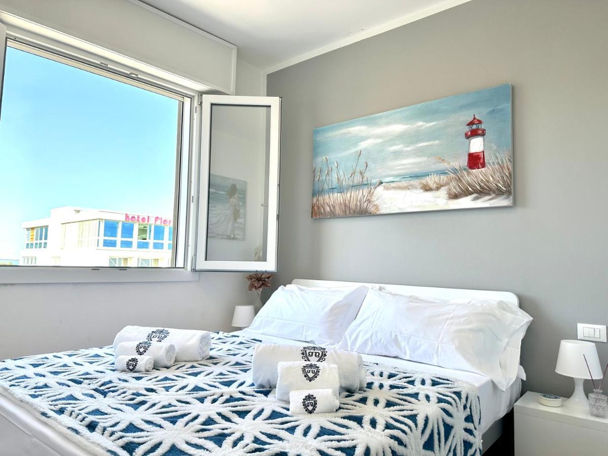 Beach Front Apartment Sabbiadoro Lignano Sabbiadoro Bagian luar foto