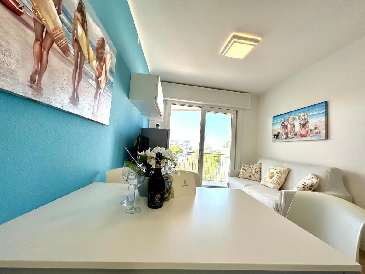 Beach Front Apartment Sabbiadoro Lignano Sabbiadoro Bagian luar foto