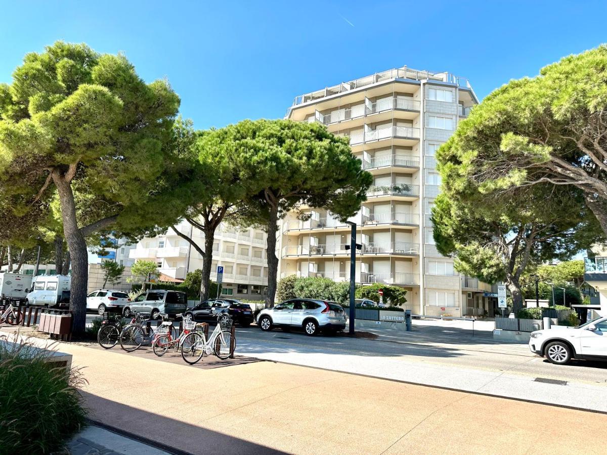 Beach Front Apartment Sabbiadoro Lignano Sabbiadoro Bagian luar foto